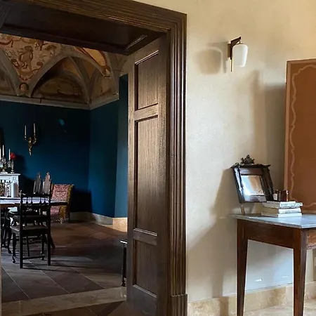 The House Bed and breakfast