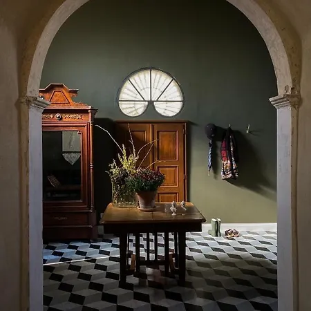 The House * Strevi